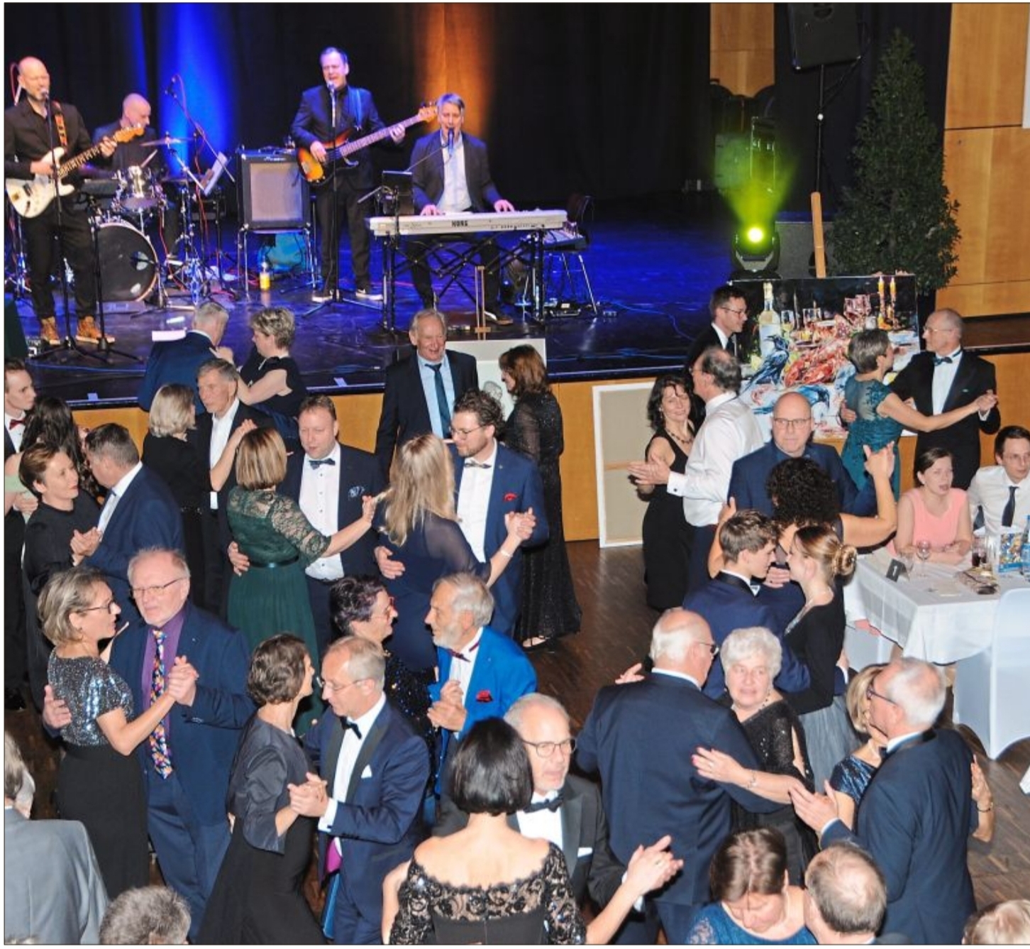 Ball 2025 mit voller Tanzfläche